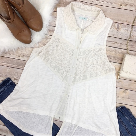 Urban Outfitters Tops - Kimchi Blue Lace Split Back Button Down Tank